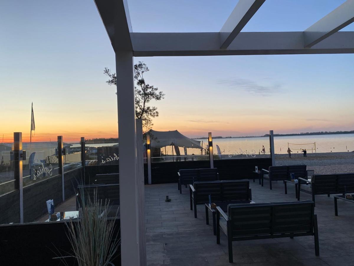 Green Villa In Bester Lage - Dachterrasse Mit Meerblick - Grosser Eingezaeunter Garten - Kinderfreundlich - Hunde Inklusive - 4 Sterne Resort - Direkt Am Strand - Pool Inklusive Hulshorst Luaran gambar